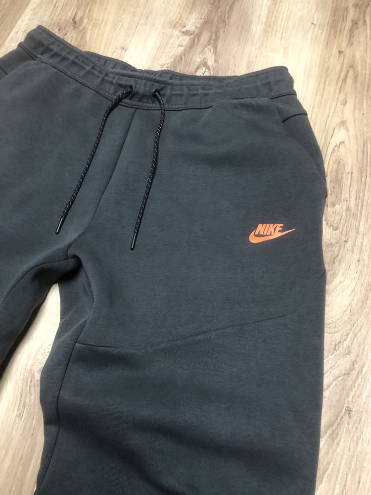 Spodnie Nike Tech flecce