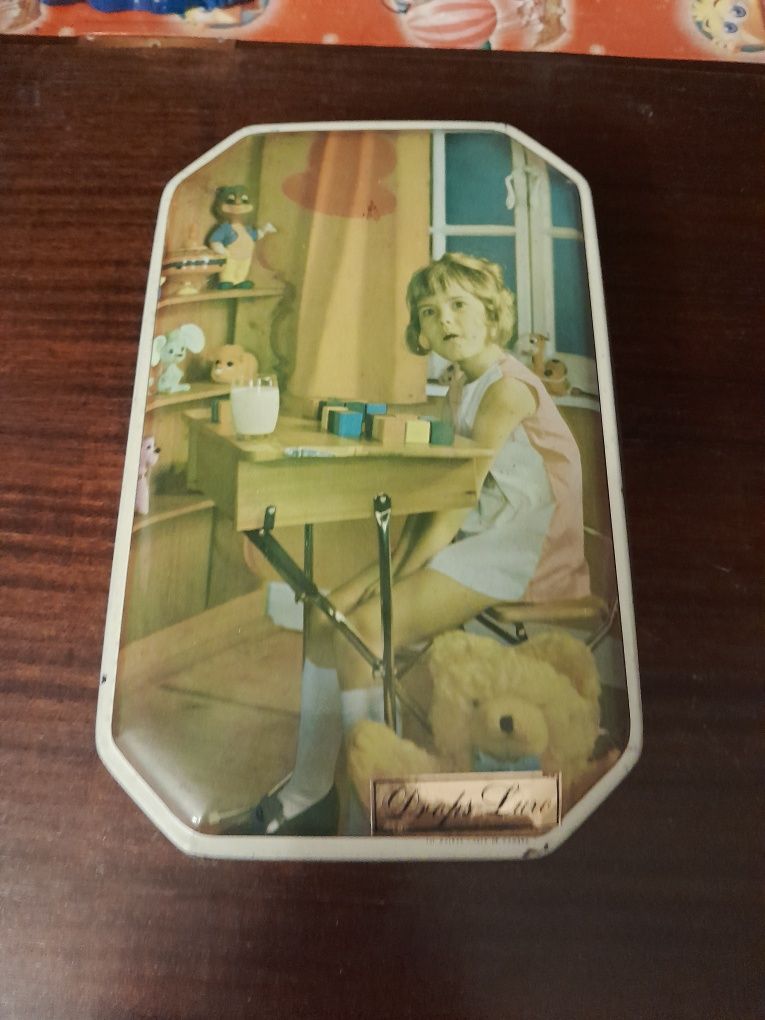 Caixa metálica vintage de rebuçados