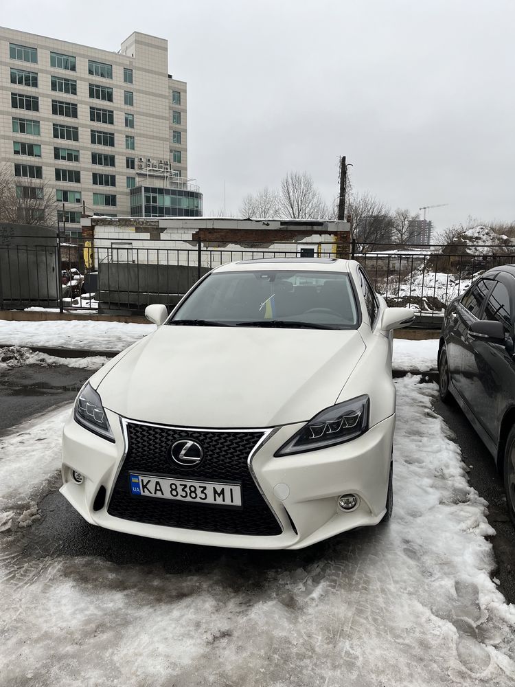 Lexus is 250 , в хорошем состочнии