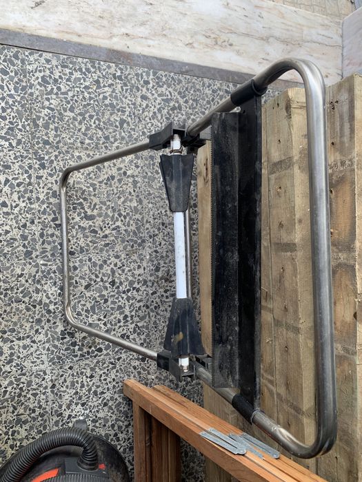 Suporte de Papel Para Garagem Em Bom Estado