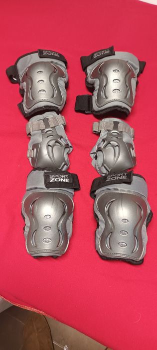 Conjunto de protecções para desporto para  criança ou adolescente .