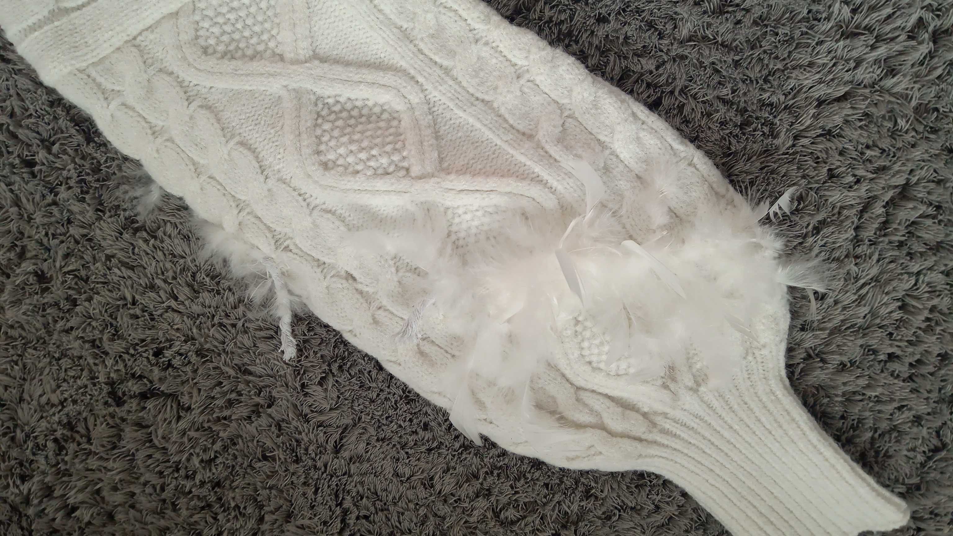 Sweter pióra biały Minouu Rozm.m/L uniwersalny