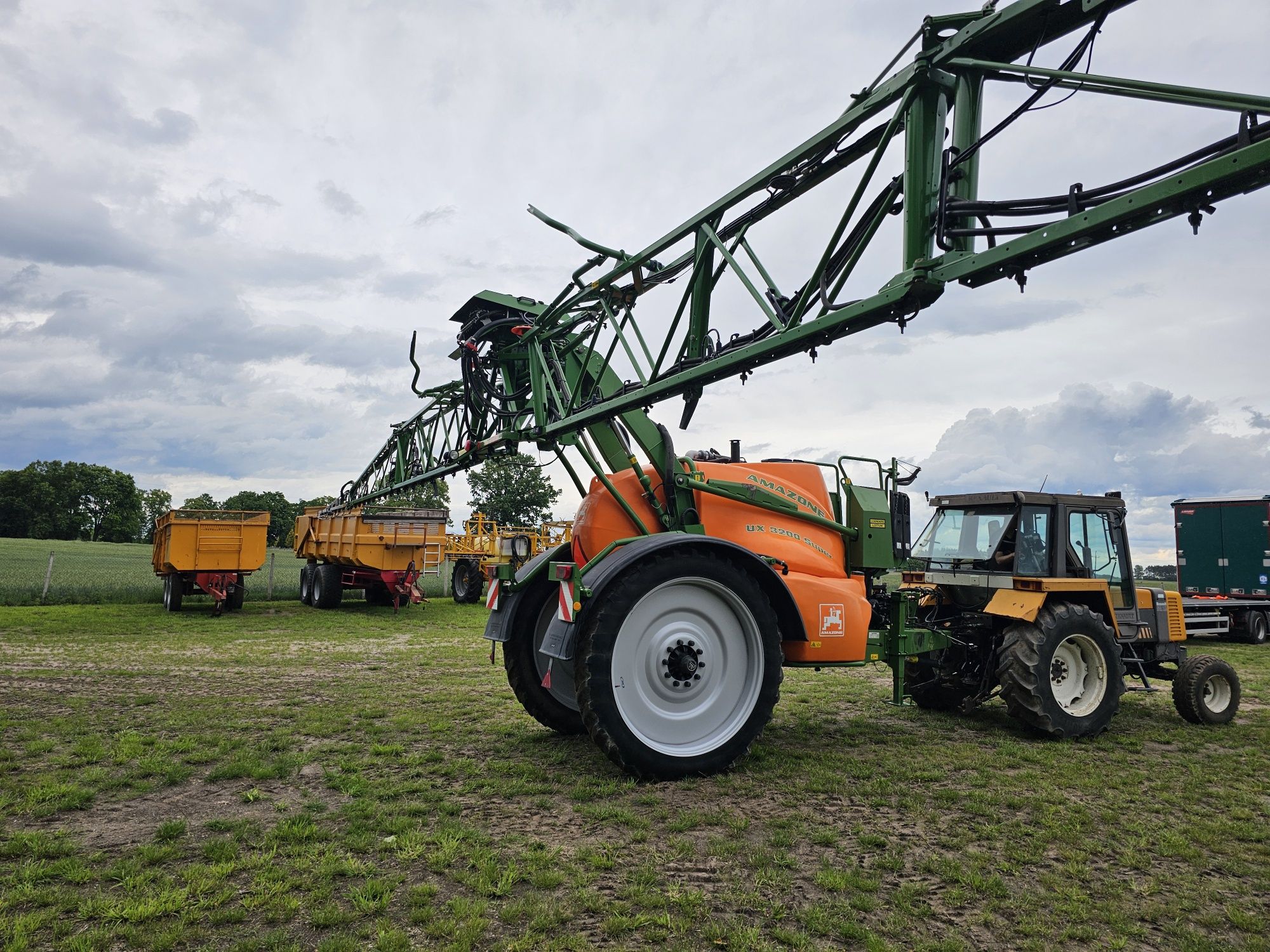 Opryskiwacz Amazone UX 3200  27 m 2014 rok
Lemken Primus 45
Szerokość