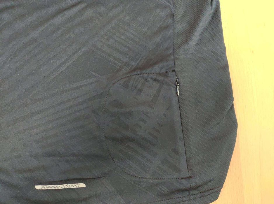Camisola running Outpace tamanho M de manga comprida