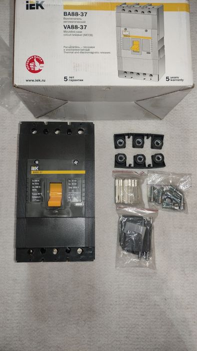 Автоматичний вимикач ВА 88 -37, 250А. Автоматический выключатель ВА 88