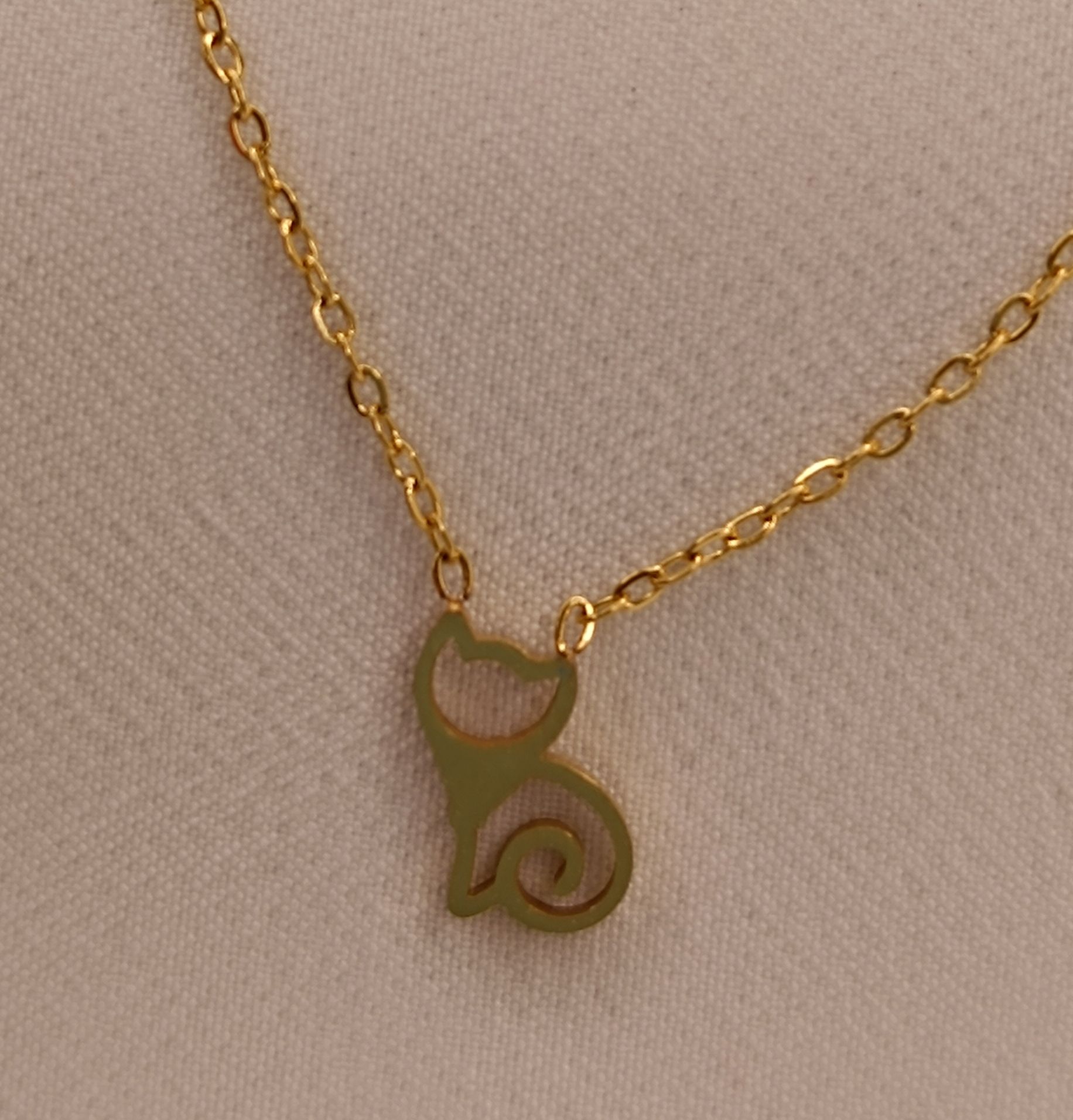 Necklace / Kitten Thread