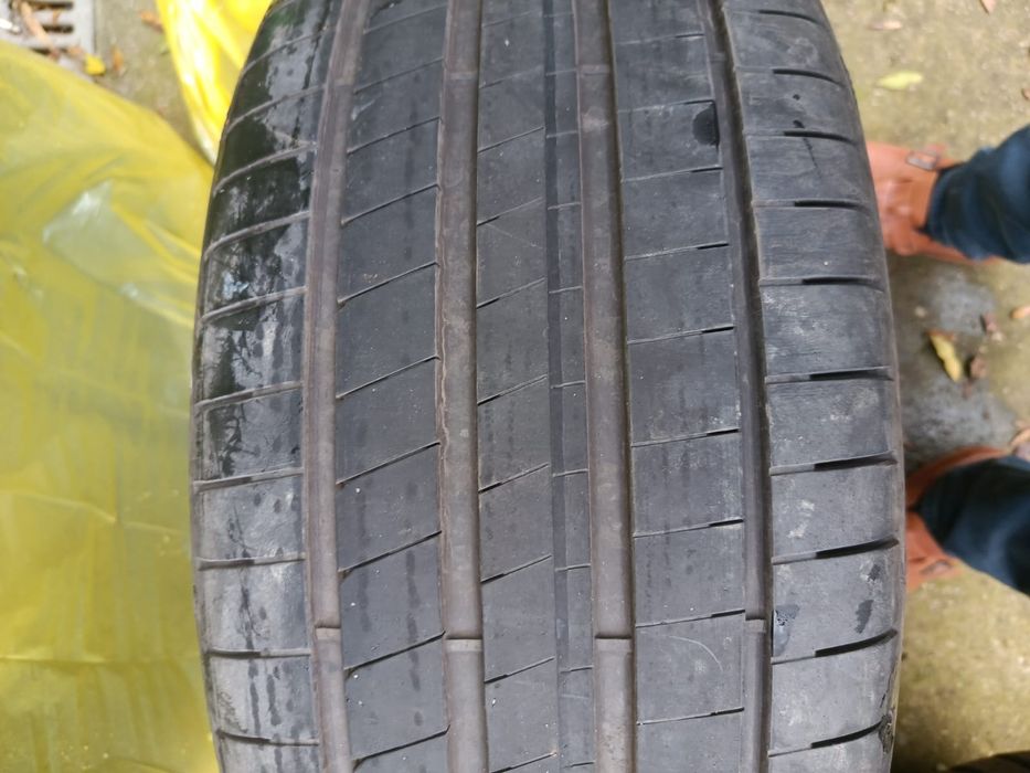 Opony 3 sztuki 235/40/R19