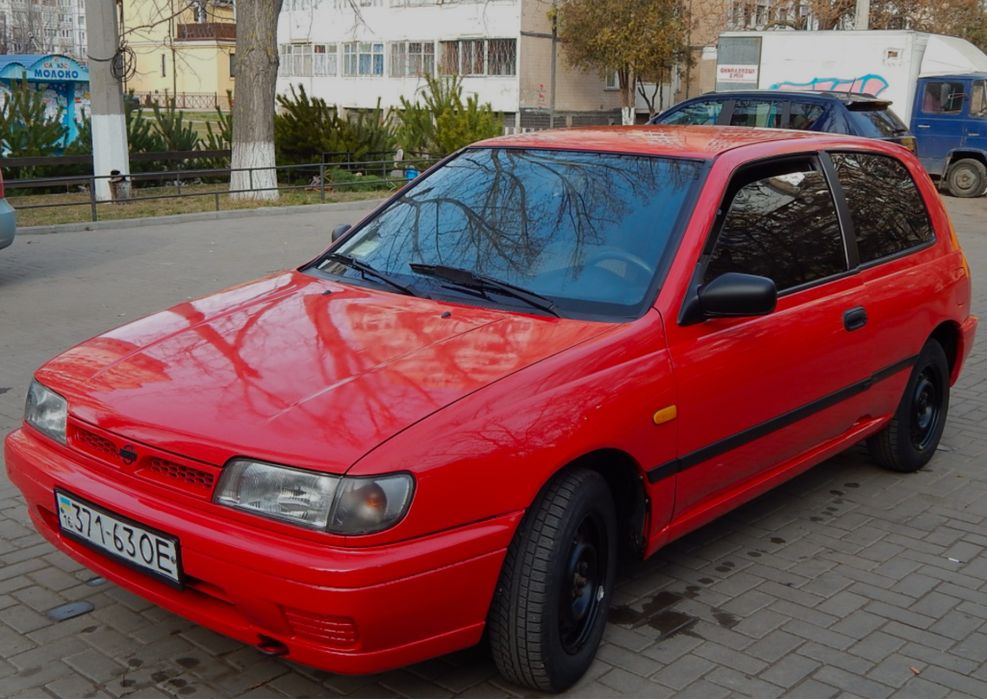 Дверка в разборка  Nissan Sunny N14 розборка 1992, 2-дверний