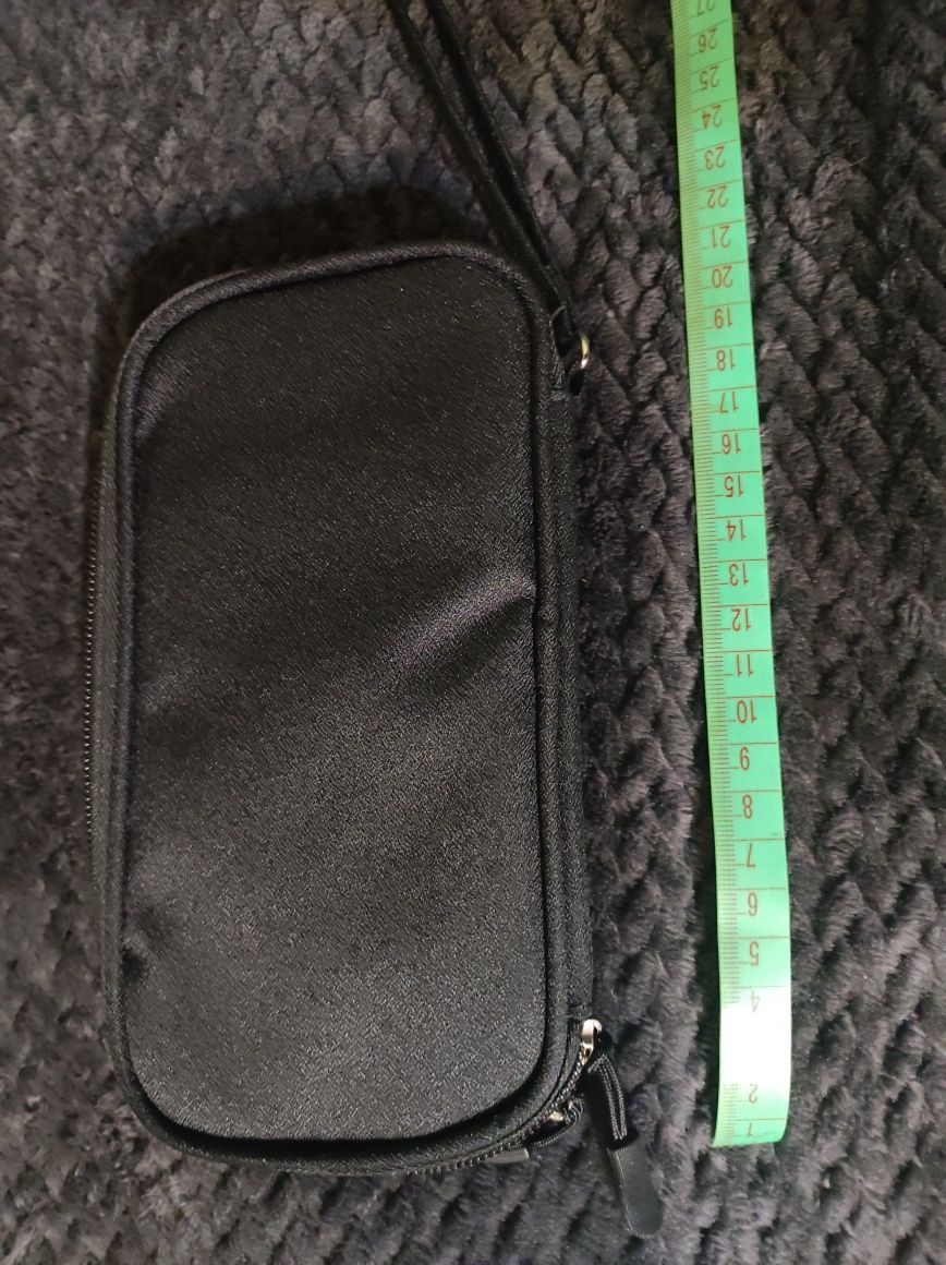 Organizer. Nowa mini torba na kable i na elektronike z dwoma przegród