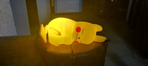 Pikachu Pokémon luz de noite  brinquedo