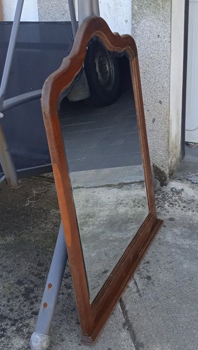 Moldura com vidro Espelho em castanho maciço ótimo estado
