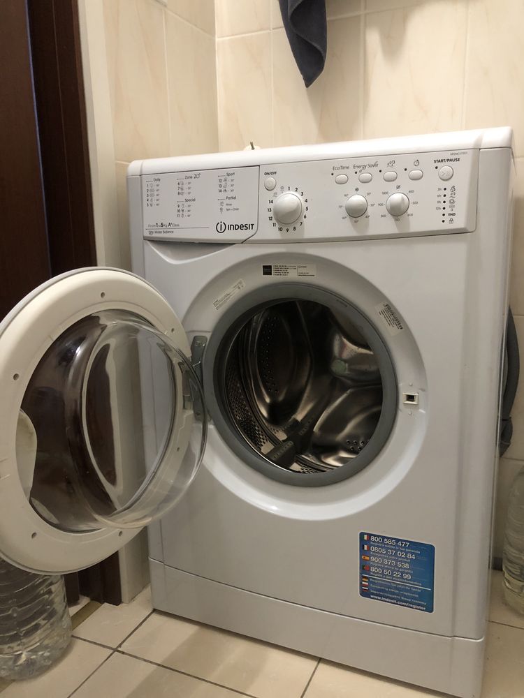Продам пральну машину Indesit під ремонт/на деталі