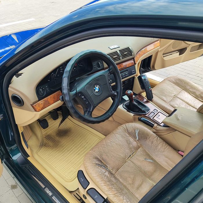 Автомобиль Бмв е39
