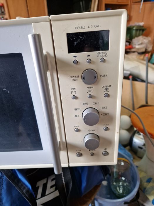 Kuchenka Mikrofalowa z grillem Sharp stan bdb