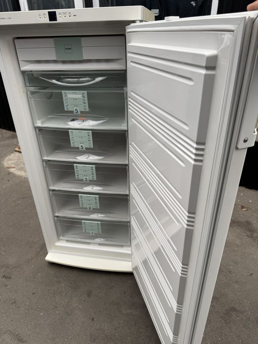 Морозильна камера Liebherr nofrost 235 L