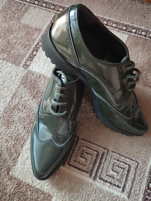 Туфли Geox на низком каблуке лаковые, на тракторной подошве, 35размер