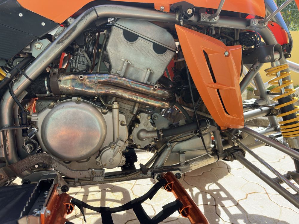 Moto 4 pouco uso.