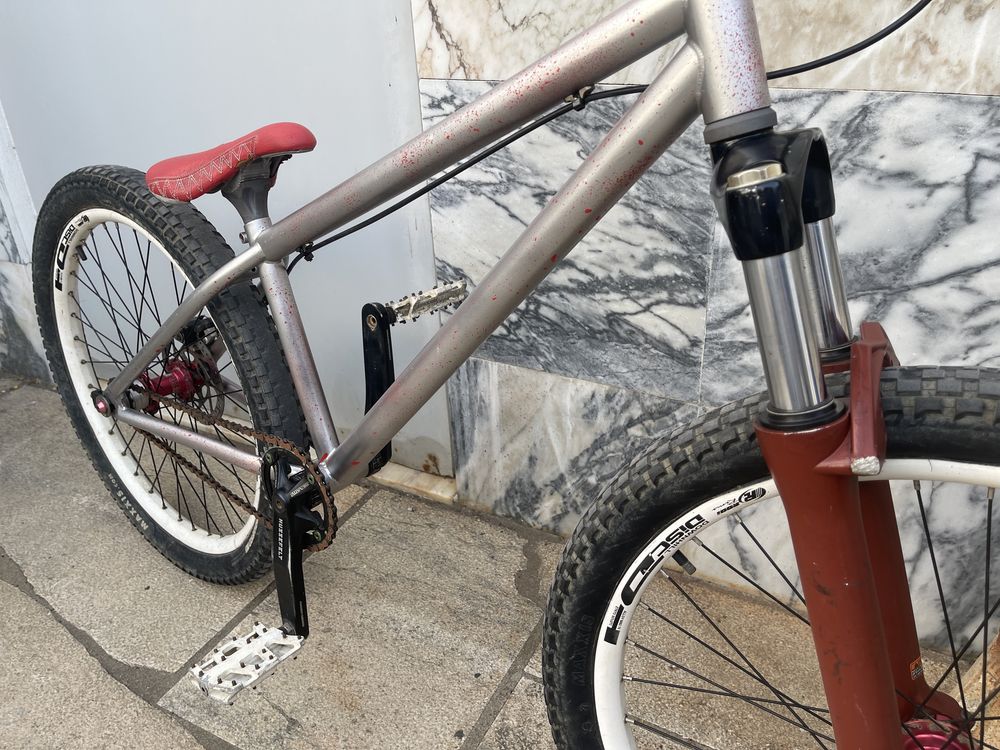 Bicicleta dirt jump