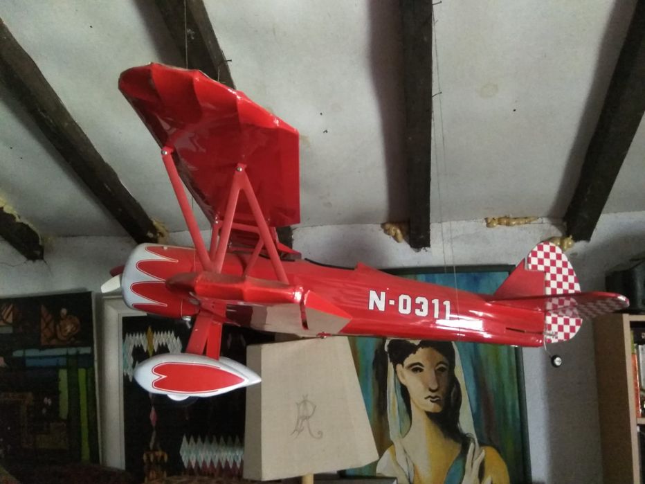 Avião a gasolina telecomandado. Novo