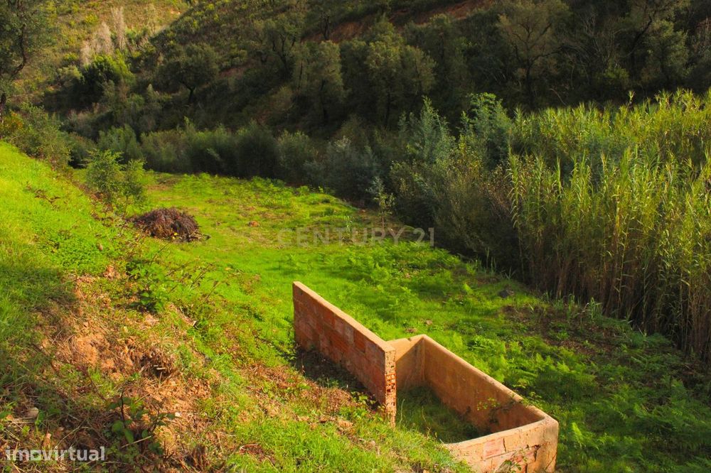 Terreno rústico JUNTO A RIBEIRA na Perna da Negra, a 15 minutos do cen