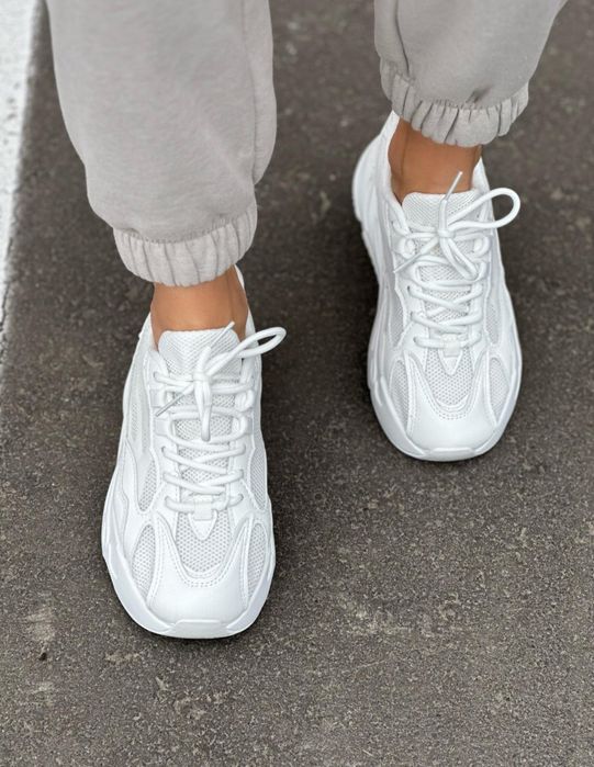 Жіночі кросівки, весняні