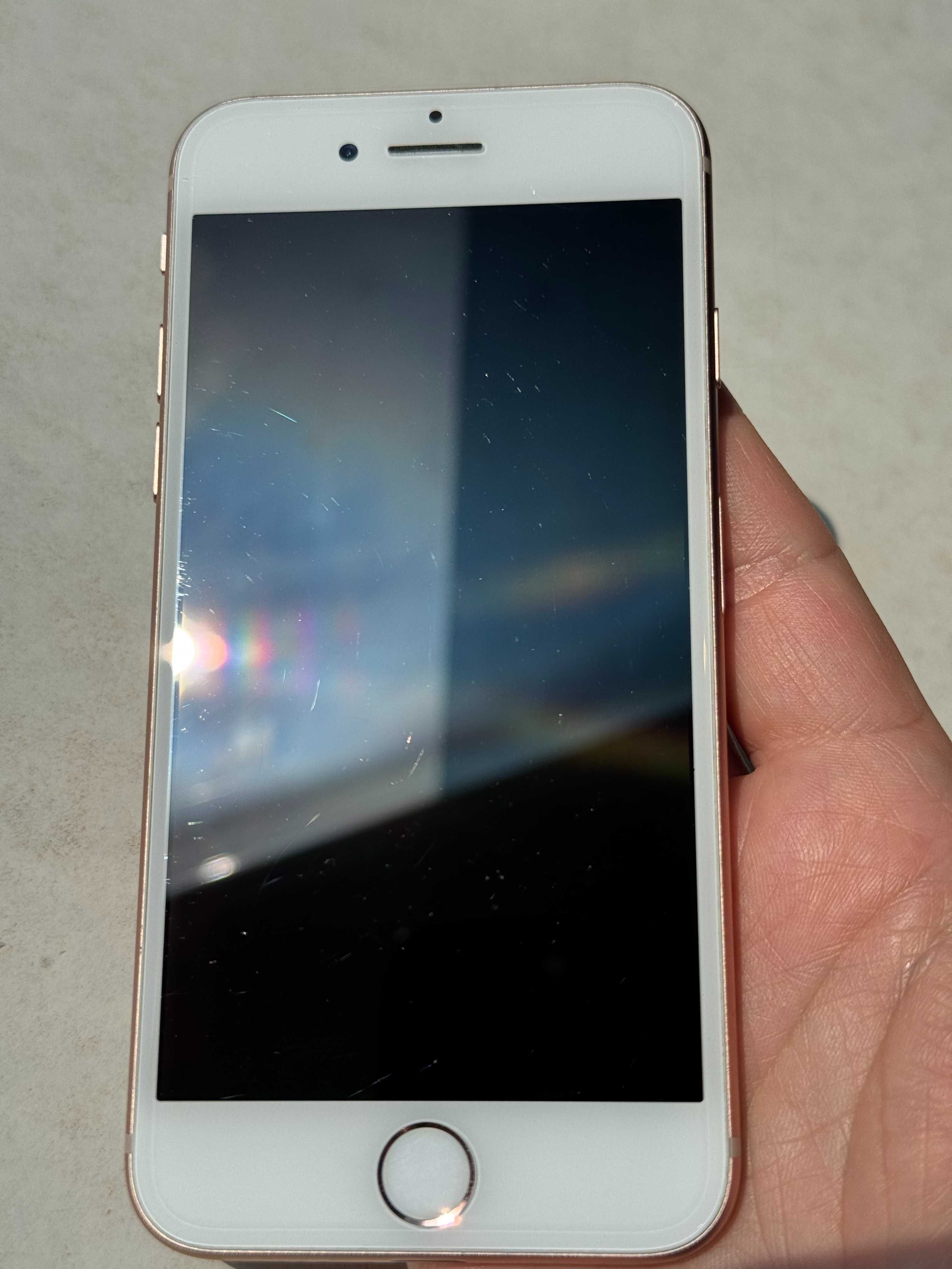 Продається Apple iPhone 8 на 64 Gb в кольорі Rose Gold