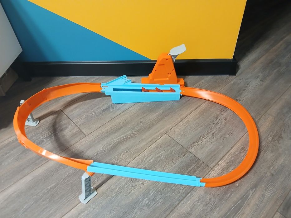 Трек Hot wheels змагання по колу петля арена