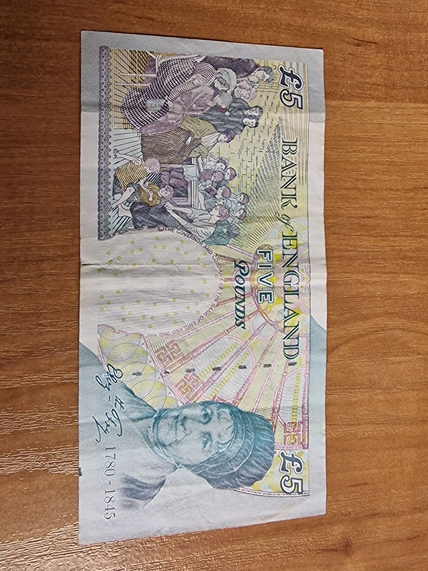 Banknot 5 funtow wycofany z obiegu