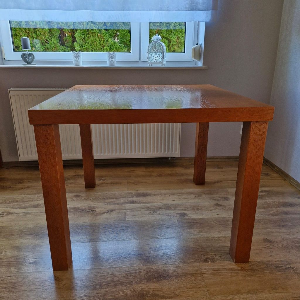 Stół z płyty fornirowanej dębem