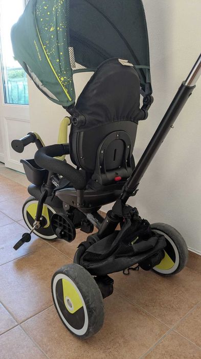 Triciclo para bebé Chipolino Vector MG com Capota