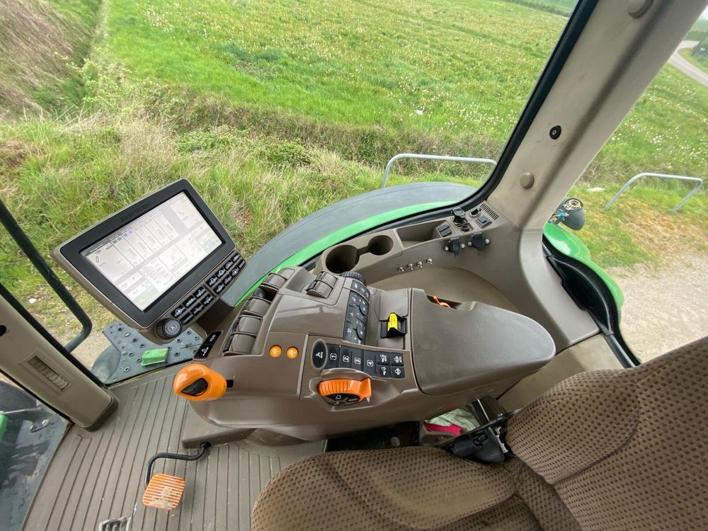 John Deere 7230R