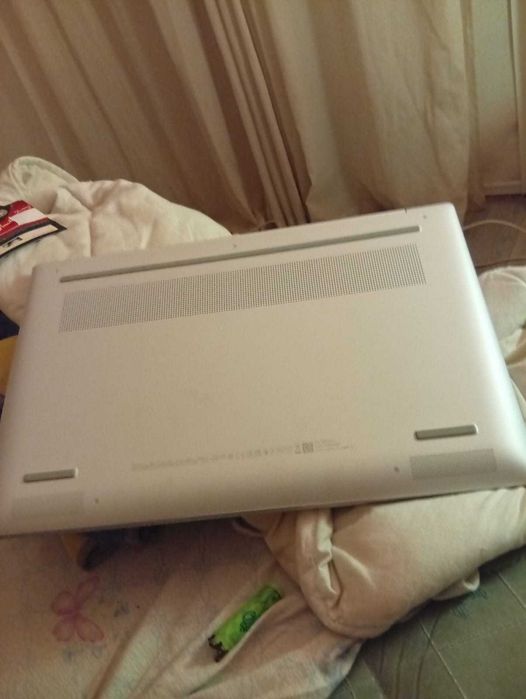 HP envy 
32 gb de RAM
Processador Intel 7 4.1 GHz
Windows  500 memória