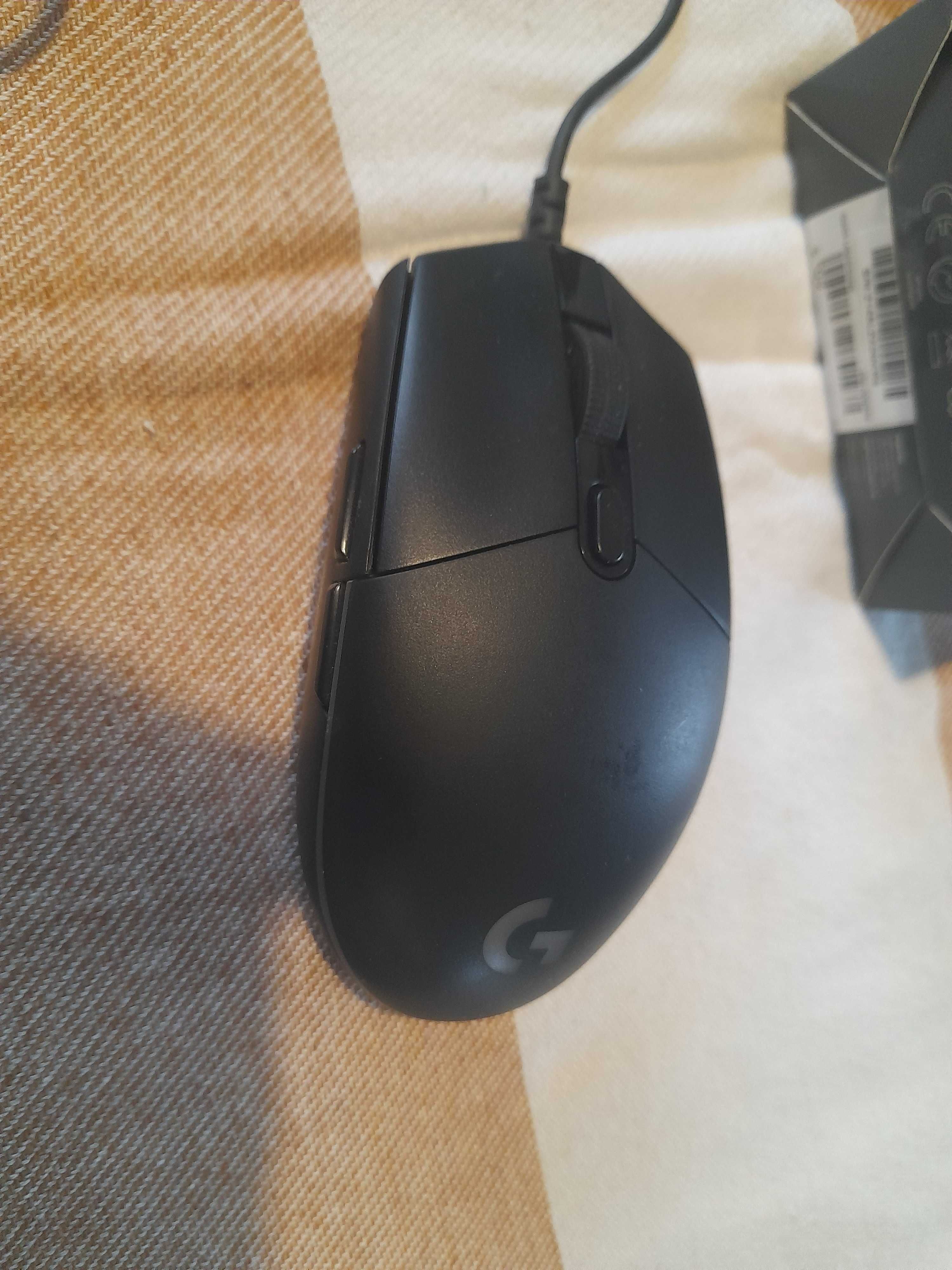Logitech G203 - Profesjonalna mysz gamingowa w kolorze czarnym.