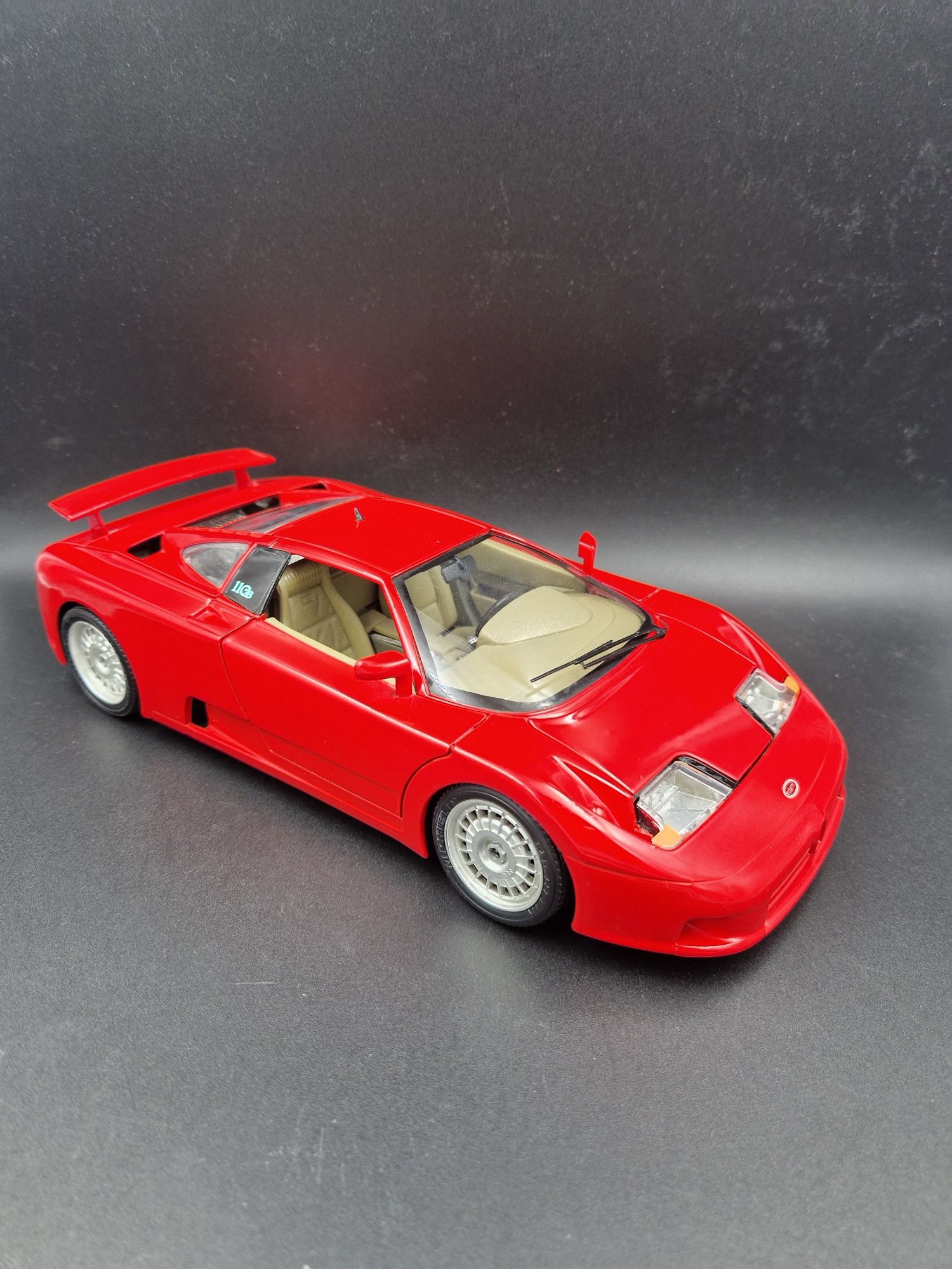 Model 1:18 Bburago Bugatti EB110
