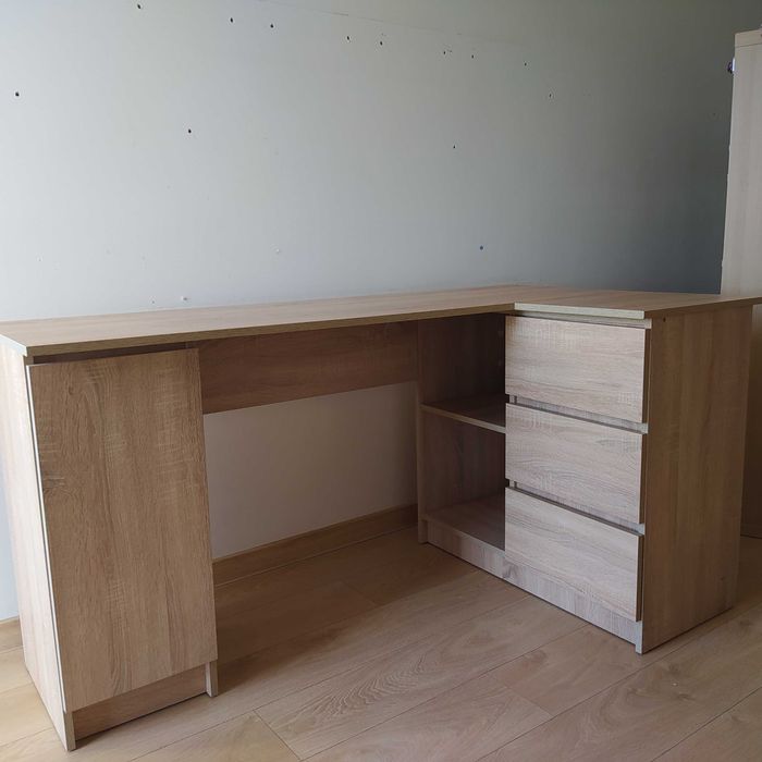 Solidne i duże biurko z szufladami