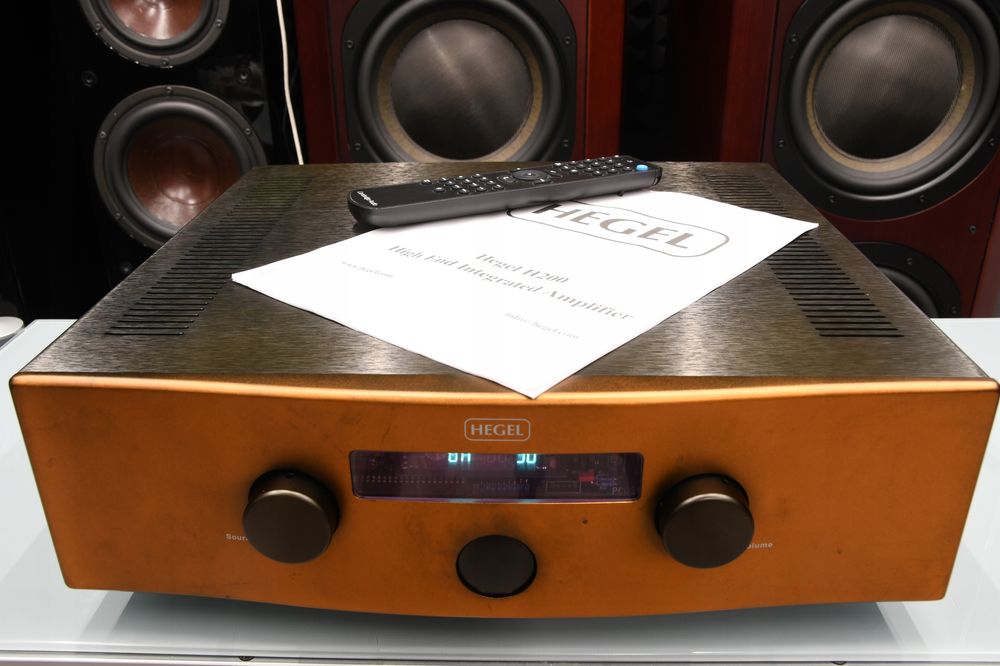 Zadbany wzmacniacz stereo Hegel H200 z XLR pilot 25Kg 2x200W 8 Ohm
