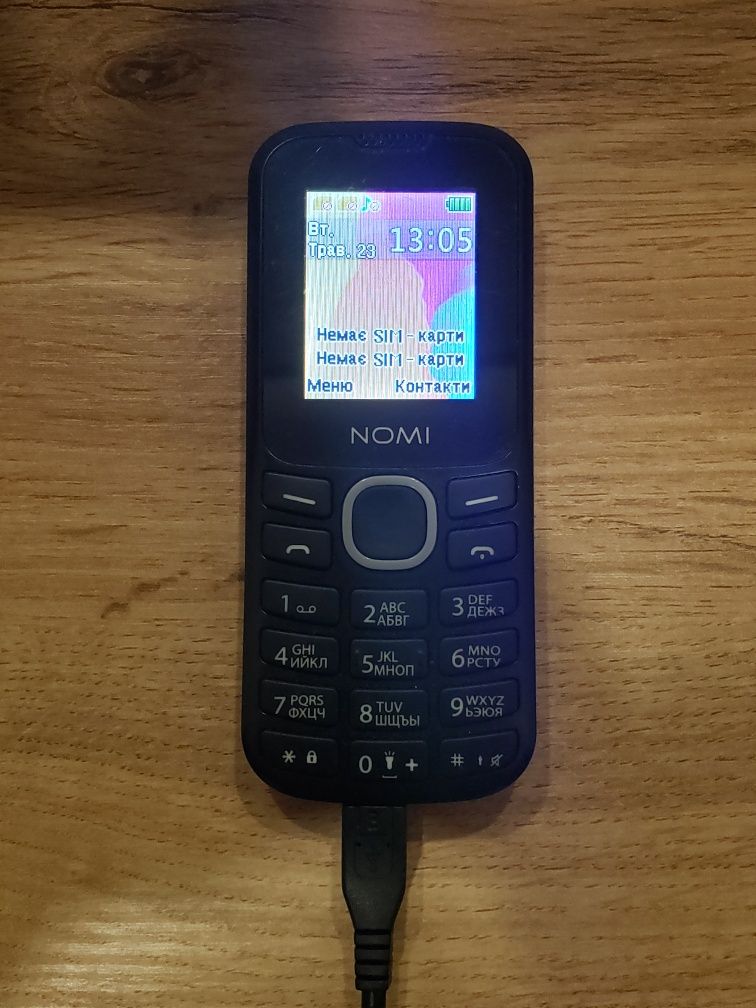 Мобильный телефон на две симкарты Nomi.