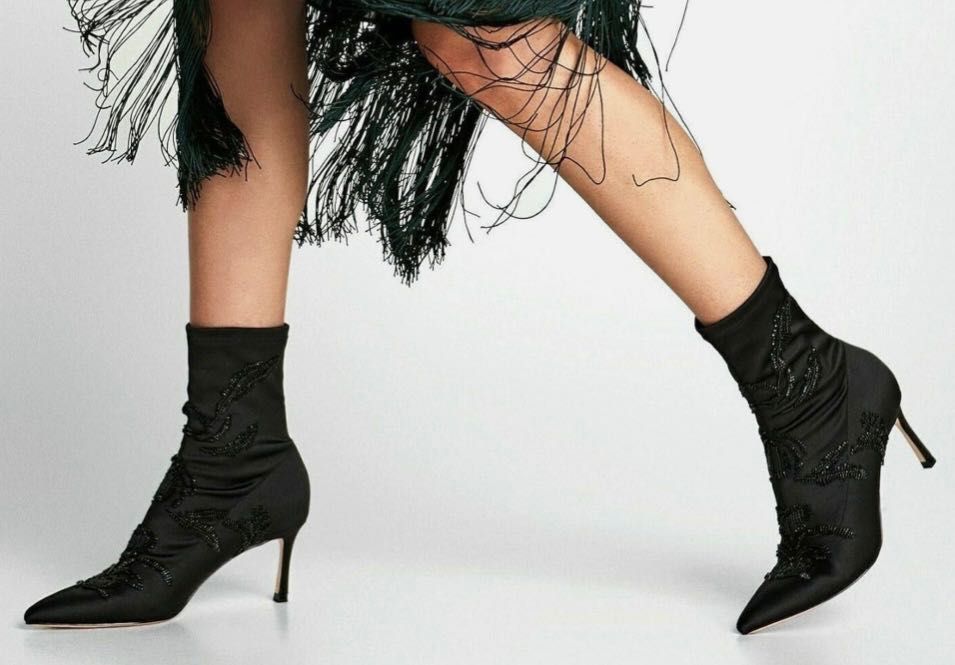 ZARA Satynowe botki na obcasie z ozdobnym haftem i koralikami