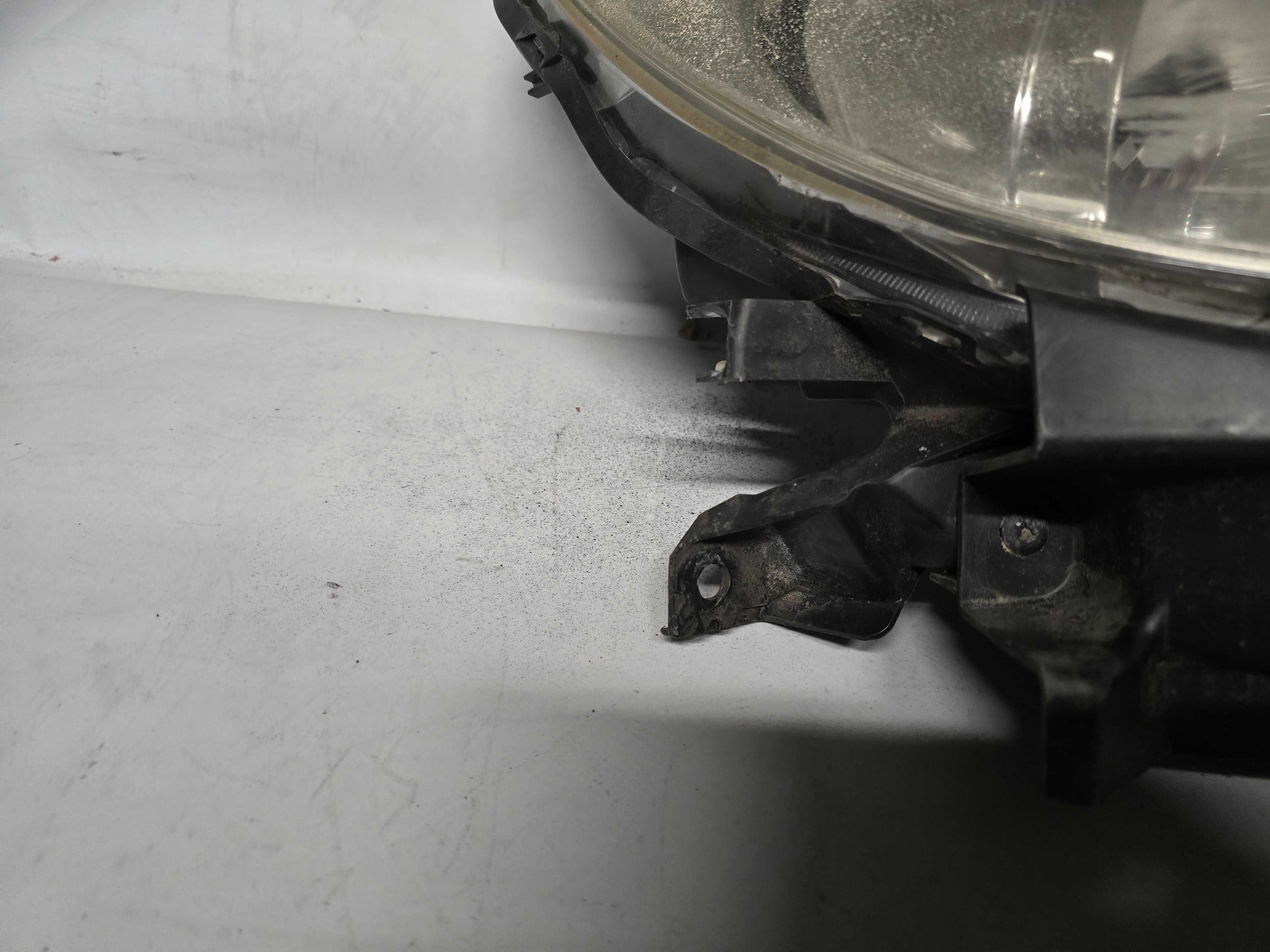 lampa przód Renault Clio 3 III