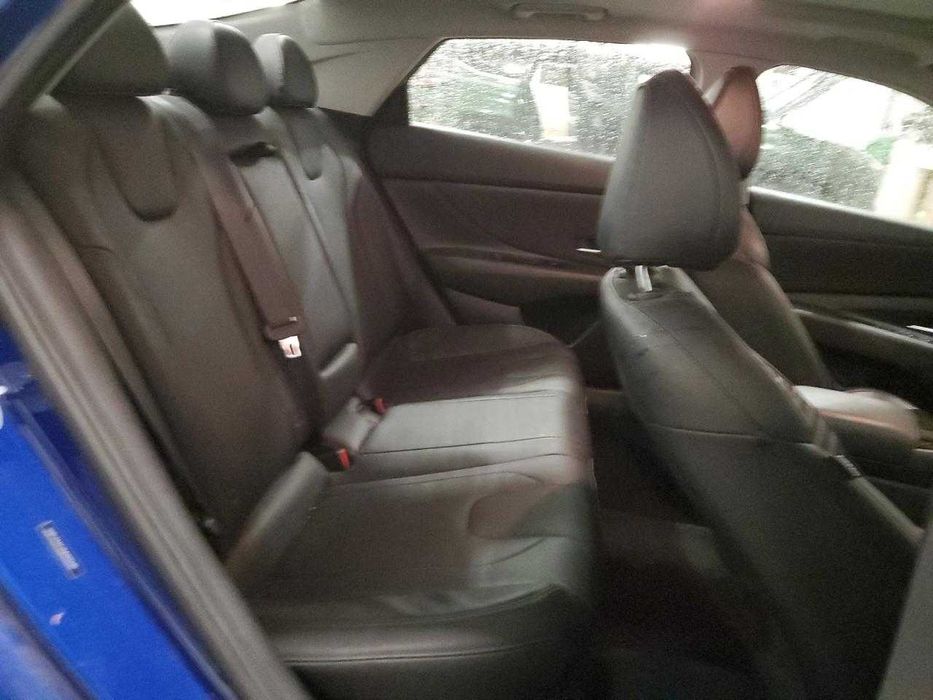 Hyundai Elantra Limited 2021 .