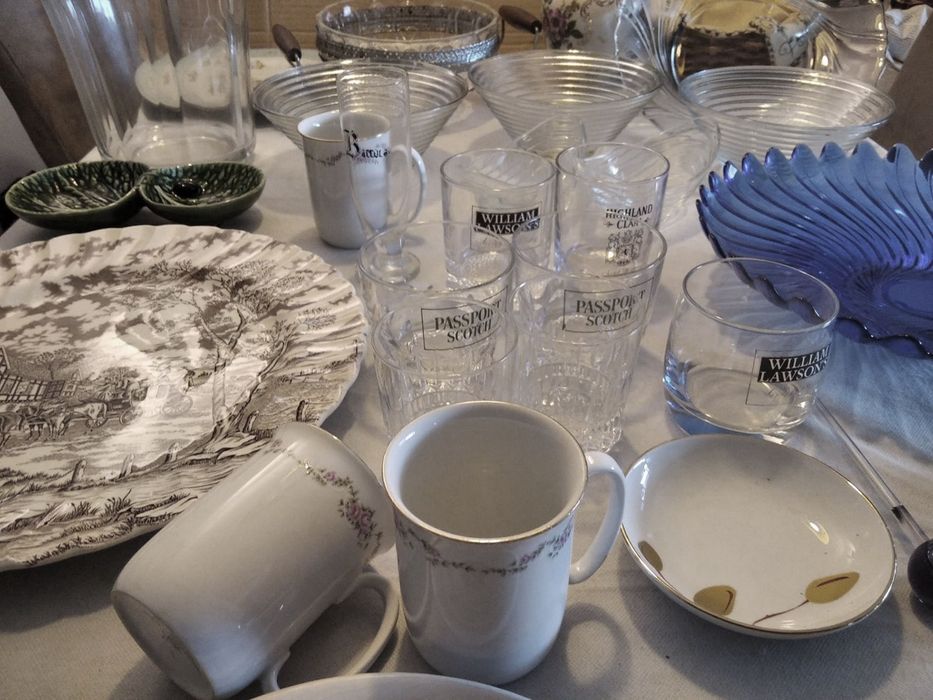 Pratos e copos, louça e vidro