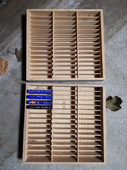 półka na kasety drewniana 2sztuki 4 nowe kasety gratis