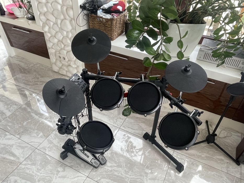 Продам электронні барабани alesis