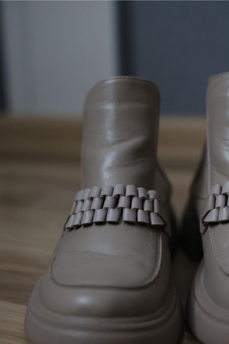 Демісезонні жіночі бежеві челсі з натуральної шкіри