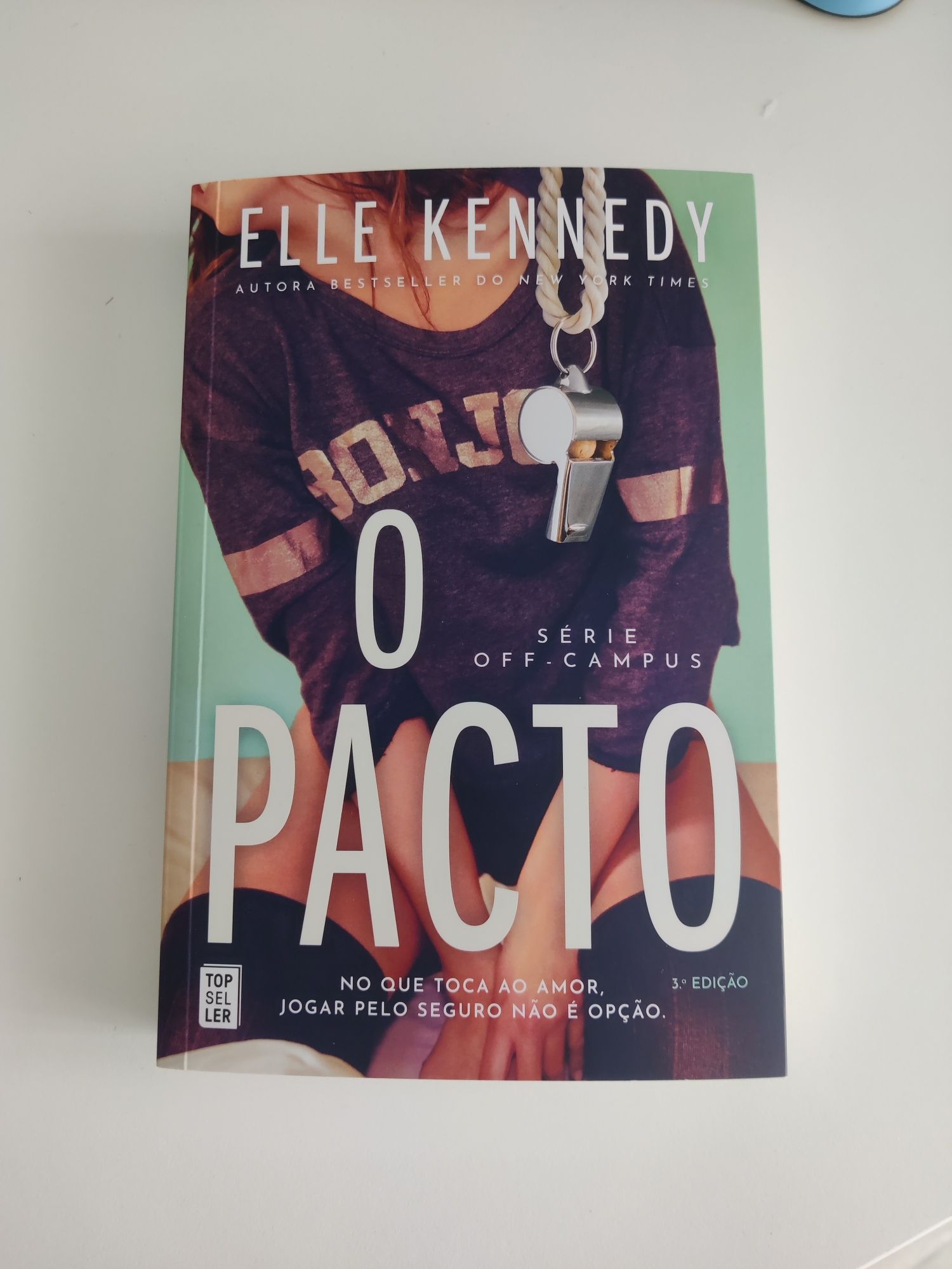 Livro "O Pacto" de Elle Kennedy