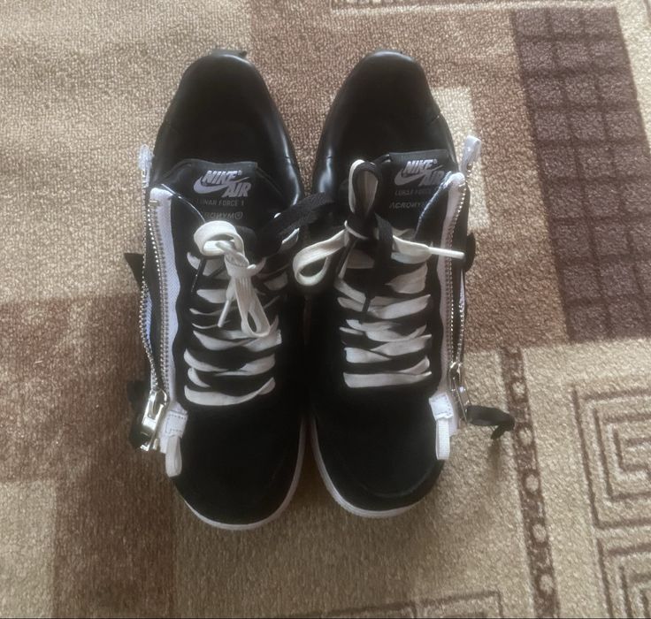 Nike acronym 42 size