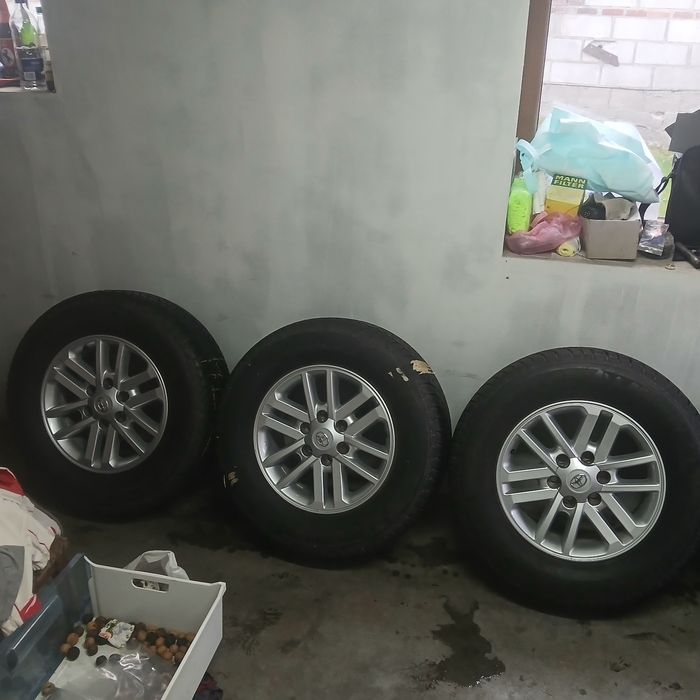 Alufelgi z oponami zimowymi toyota