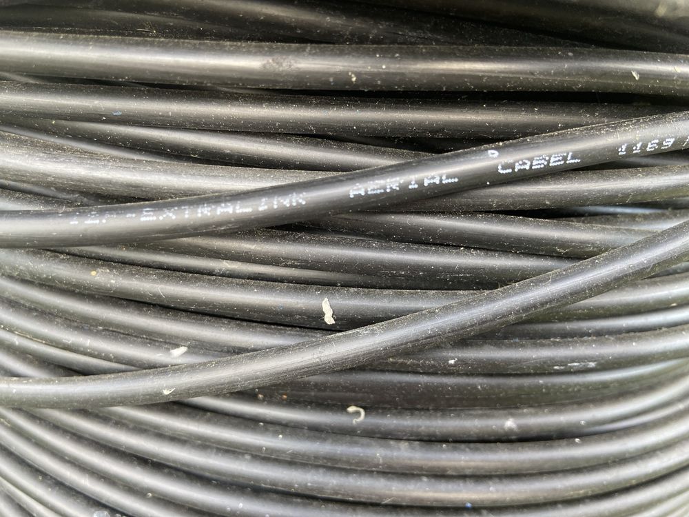 Kabel na szpuli drewnianej w orginale bardzo cieniutkie włókna