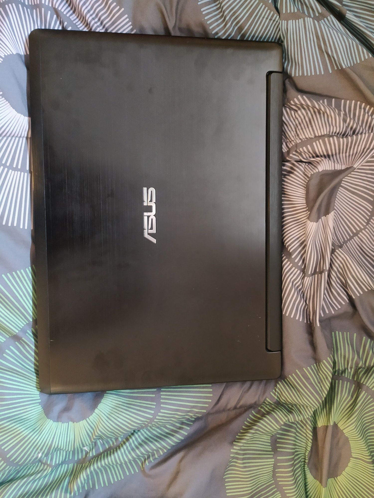 Laptop Asus
Processador Intel i5
12GB Memoria Ram
256GB SSD