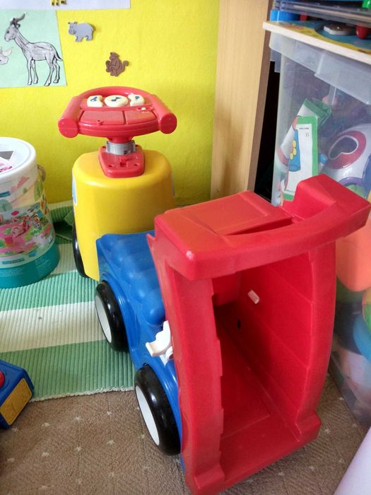 Duże auto ciężarówka, do siadania.